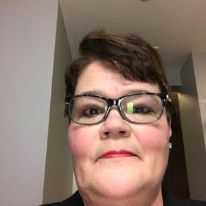 Meet your Posher, Carrie